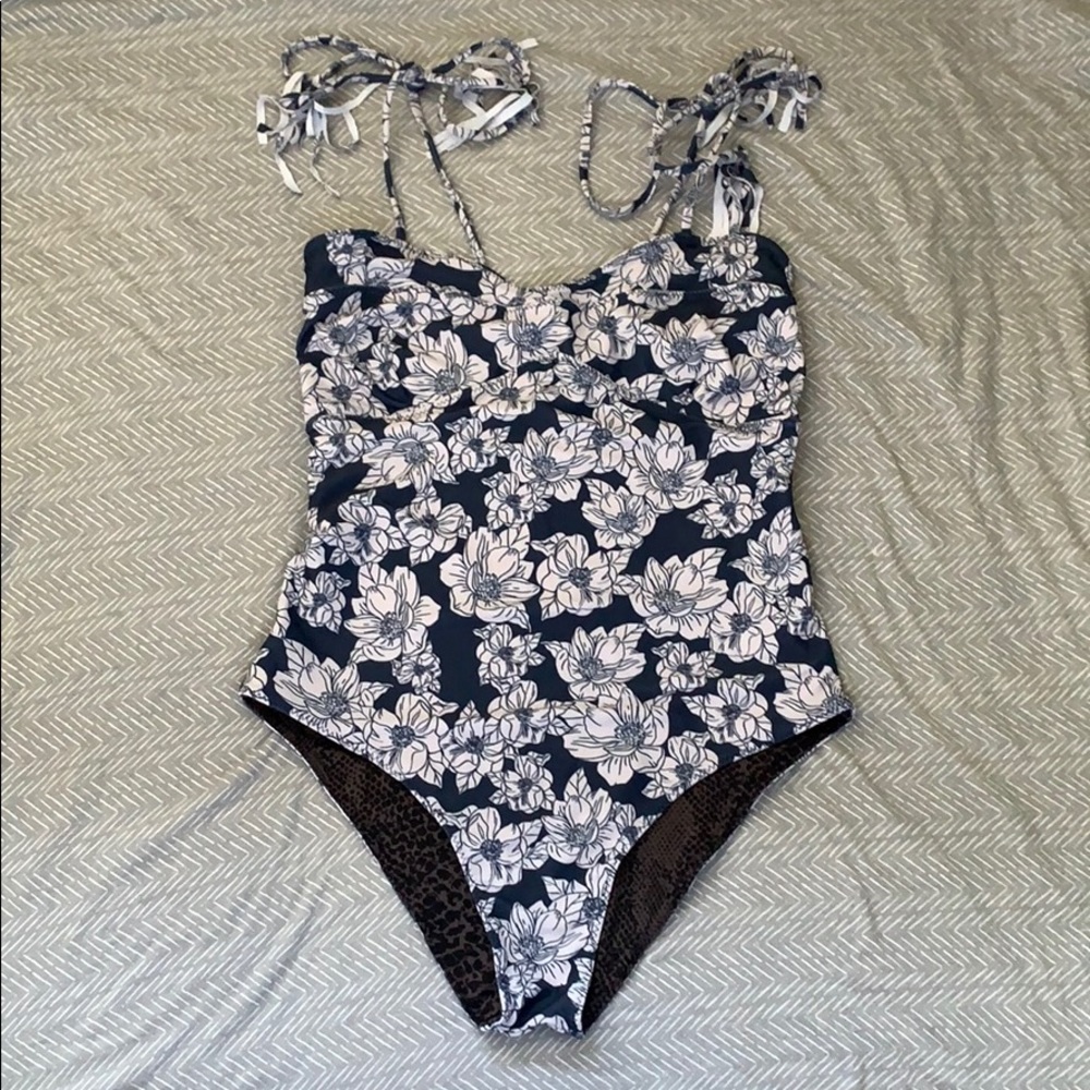 Acacia One Piece